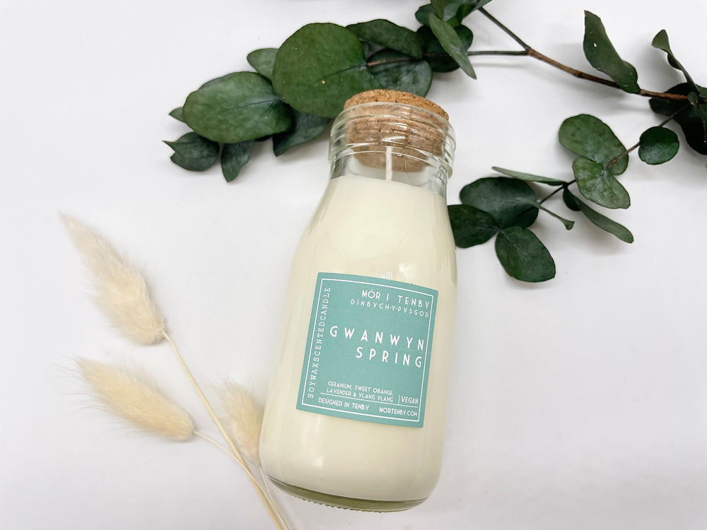 Gwanwyn - Spring Môr Milk Bottle Candle